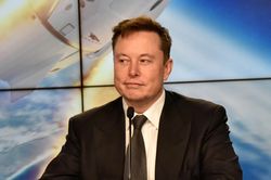 Ukraine lên án tỷ phú Elon Musk