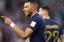 Fan dành ngàn lời 'có cánh' cho Mbappe sau cú đúp vào lưới Ba Lan