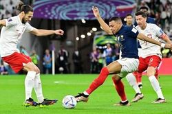 Vịnh trận Pháp - Ba Lan (3-1): Le Bleus trên vai Mbappe