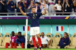 Pháp 3-1 Ba Lan: 'Gà trống Gaulois' bay cao nhờ đôi chân Mbappe