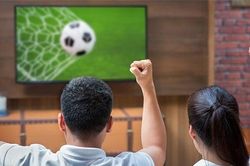 Vợ tôi 'căm ghét' bóng đá