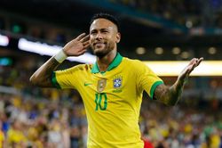 Messi, Mbappe rực sáng, Neymar liệu có đáp lời?