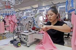 Cần hỗ trợ kịp thời những ngành xuất khẩu chủ lực bị sụt giảm đơn hàng