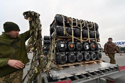 Mâu thuẫn về dự luật ngân sách, Lầu Năm Góc có thể cạn tiền 'bơm' cho Ukraine