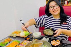 Người trẻ làm food review: Tưởng dễ nhưng không dễ