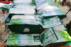 Túi hàng chứa ma túy như gói trà liên tục dạt vào bờ biển miền Trung