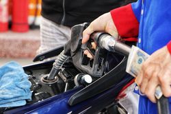 Thuế bảo vệ môi trường dự kiến tiếp tục ở mức 1.000 đồng/lít xăng
