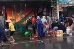 Quảng Trị: Cháy quán tạp hóa trong mưa, thiệt hại khoảng 300 triệu đồng