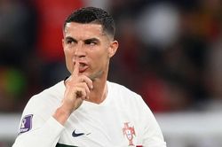 HLV Bồ Đào Nha nổi giận với Ronaldo