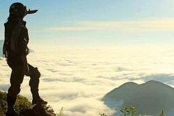 Giữa biển mây Tà Xùa
