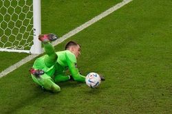 'Nhật ký World Cup bằng thơ': Ba quả sút luân lưu hiền ngoan khó tả