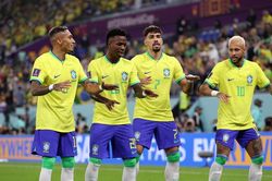 Brazil khiêu vũ và ghi bàn