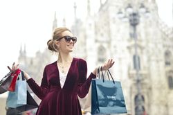 Kinh tế toàn cầu suy thoái, ngành hàng xa xỉ 'một mình một đường' phát triển nhảy vọt