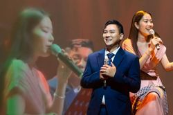 Hoài Lâm ánh mắt đượm buồn nhìn Nam Em hát, dân mạng: 'Hai số phận bị vùi dập'