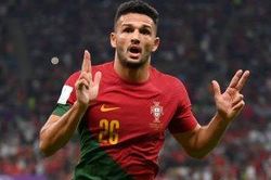 Cầu thủ đầu tiên lập hat-trick ở World Cup, đẩy Ronaldo lên ghế dự bị, là ai?