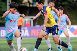 'Săn' tài năng bóng đá Việt Nam từ sân chơi học đường