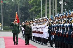 Đại tướng Phan Văn Giang chủ trì lễ đón Phó thủ tướng, Bộ trưởng Bộ Quốc phòng Lào