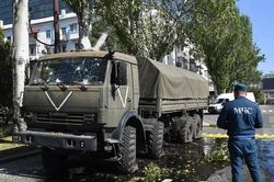 Xe chở quân đâm xe dân sự ở Donetsk, 16 người thiệt mạng