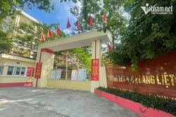 Học sinh lớp 3 nhặt thuốc lá điện tử, cho các bạn hút thử