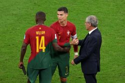 Fernando Santos lên tiếng sau khi để Ronaldo dự bị ở trận gặp Thụy Sĩ