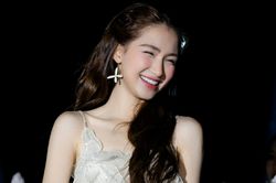 Đang bán hàng online nhưng bị dân mạng khuyên 'mang bầu lần 2', Hòa Minzy phản ứng ra sao?