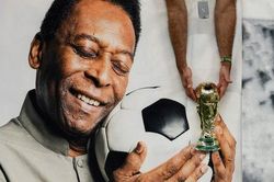 Quà cho 'Vua bóng đá' Pele
