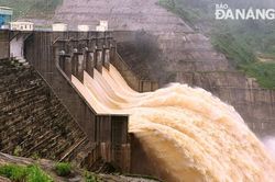 Thủy điện vận hành tăng lưu lượng xả nước về hạ du để chuẩn bị đón lũ