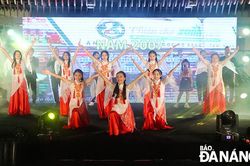 Sôi nổi chương trình nghệ thuật 'Tôi yêu Việt Nam'