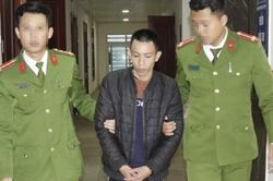 'Ôm' 8 bánh heroin vượt rừng tuồn vào nội địa