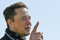 Ngôi vị giàu nhất hành tinh của Elon Musk bị lung lay