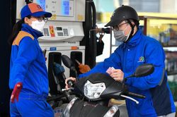 Dầu thô xuống đáy một năm, giá xăng kỳ tới có thể giảm mạnh