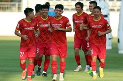 AFF Cup 2022: Văn Đức và Tuấn Tài ghi bàn khi tuyển Việt Nam đấu tập