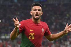 World Cup trên sân nhà: Chờ 'bữa tiệc' thịnh soạn ở vòng tứ kết