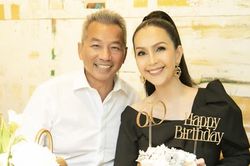 'Nữ hoàng ảnh lịch' Diễm My bất ngờ với tiệc mừng sinh nhật tuổi 60