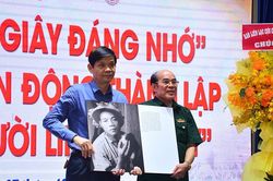 TS Nguyễn Minh Vỹ ra mắt sách ảnh 'Phút giây đáng nhớ'