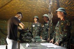 Bảy hành vi bị cấm trong đầu tư kinh doanh quân trang, quân dụng