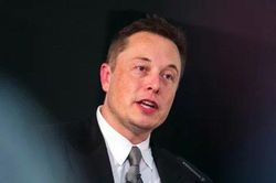 Elon Musk lấy lại ngôi vị giàu nhất thế giới trong phút chốc