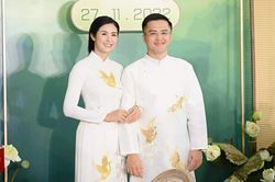 Hoa hậu Ngọc Hân không mặc váy cưới mà diện một trang phục đặc biệt trong hôn lễ