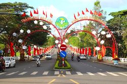 Bảo Lộc rực rỡ cờ hoa chào mừng Festival Hoa Đà Lạt