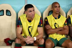 World Cup 2022: Sân khấu hai mặt của những… ''ông già''
