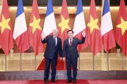 Chủ tịch Quốc hội đón và hội đàm với Chủ tịch Thượng viện Pháp