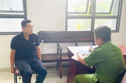 Bắt bảo vệ chung cư ở TP.HCM mang 4 ô tô của cư dân đi cầm cố