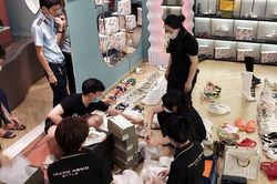 Quản lý thị trường TP.HCM kiểm tra shop Trang Nemo