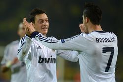 Mesut Ozil: 'Hãy tôn trọng Ronaldo'