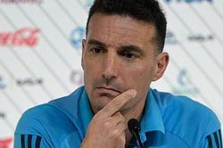 Scaloni nổi giận vì tin nội bộ của Argentina bị tuồn ra ngoài
