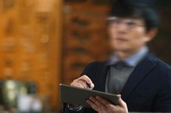 'Người tình' của Yoona bị tố lạm dụng quyền lực và phân biệt đối xử