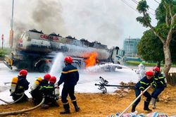 Thanh Hóa: Kịp thời dập tắt đám cháy trên xe bồn chở dầu