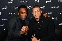 Đang điều trị tích cực, 'Vua bóng đá' Pele vẫn nói lời cảm ơn Mbappe