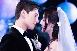 Dương Dương công khai bạn gái không phải Địch Lệ Nhiệt Ba nhưng được dân tình ủng hộ?
