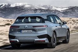 Sáng chế giúp BMW sạc pin bằng năng lượng mặt trời